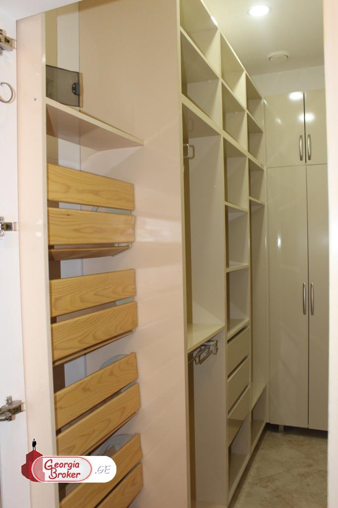 იყიდება ახალი გარემონტებული 2 ოთახიანი ბინა